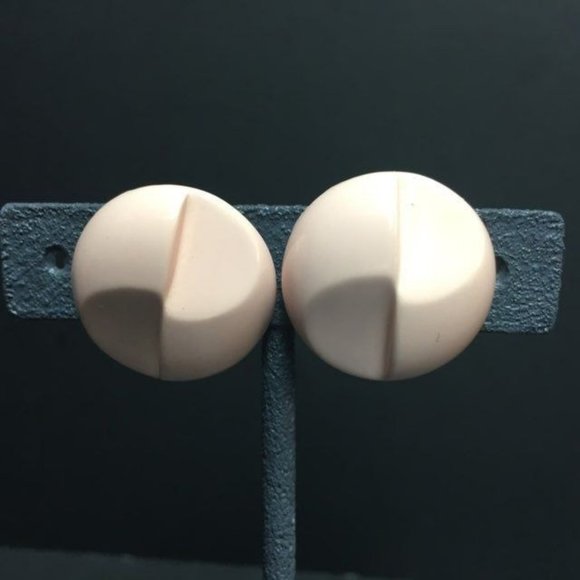 Peach Pink Pierced Earrings Pale Retro Vintage Round Acrylic Barbie - Picture 1 of 4